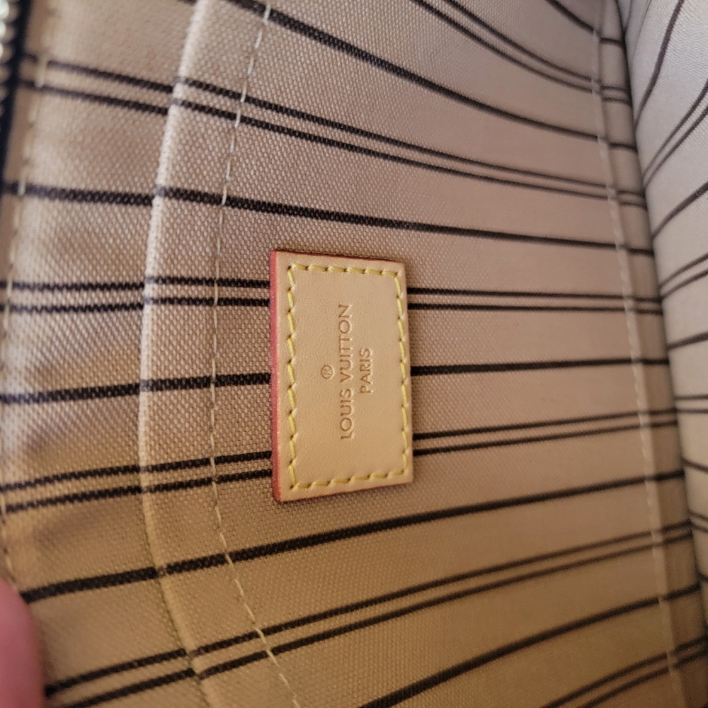 Louis Vuitton Neverfull MM Monogram Wristlet Pouch - Picture 9 of 13